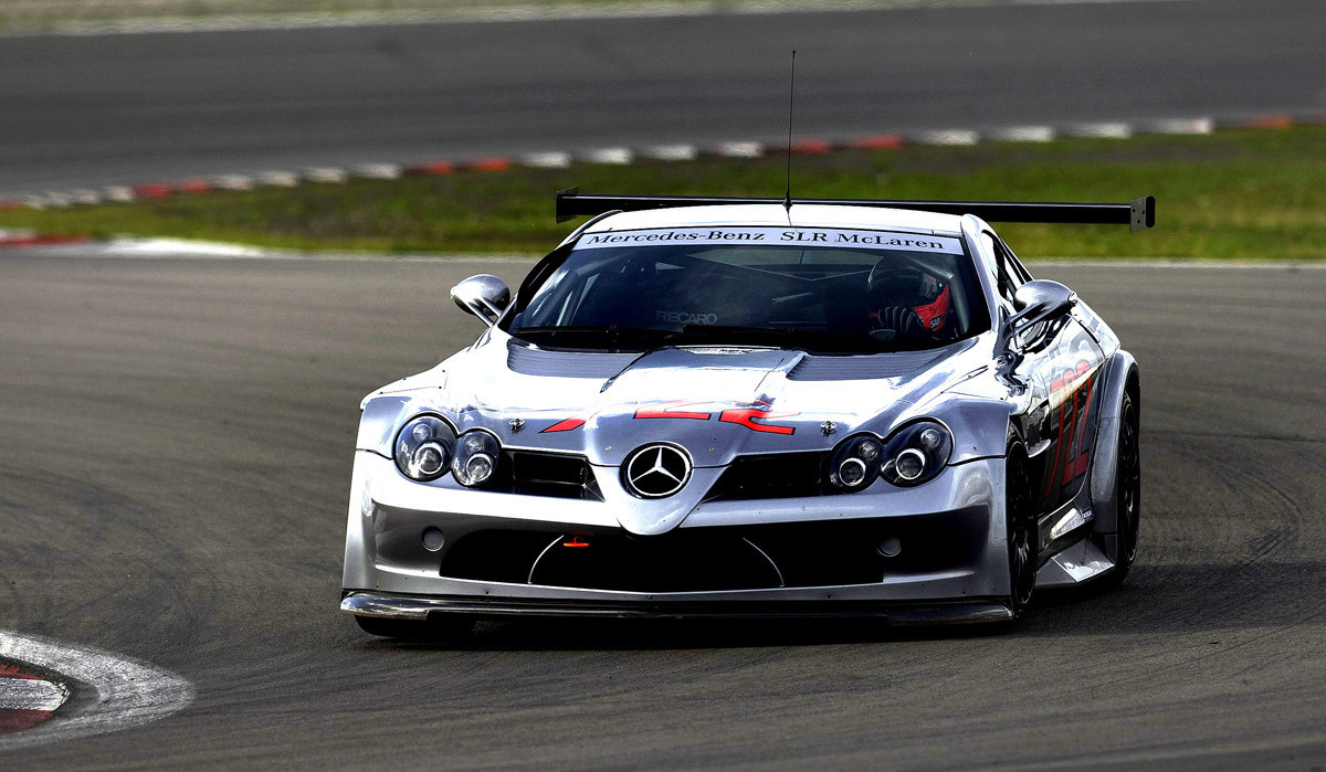 mclaren-slr-mercedes-benz-2487402-1200-699.jpg